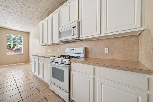 Building Photo - 5626 Claybeck Ln