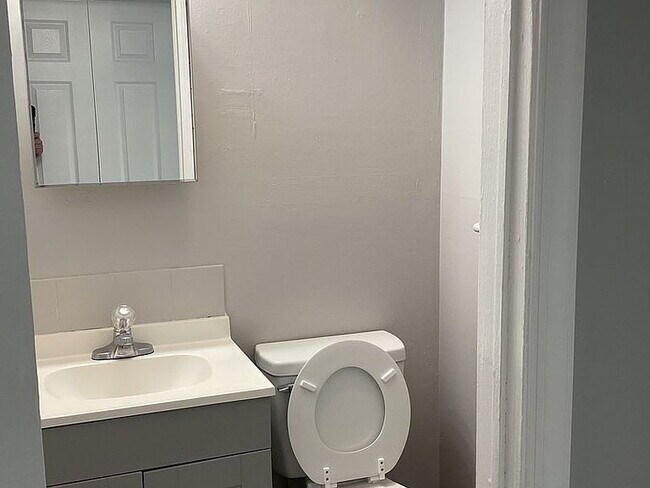 Building Photo - 370 Joe Parker Rd