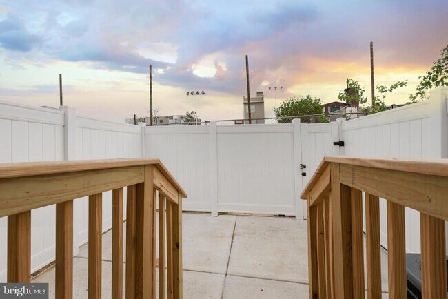 Building Photo - 2550 N Howard St