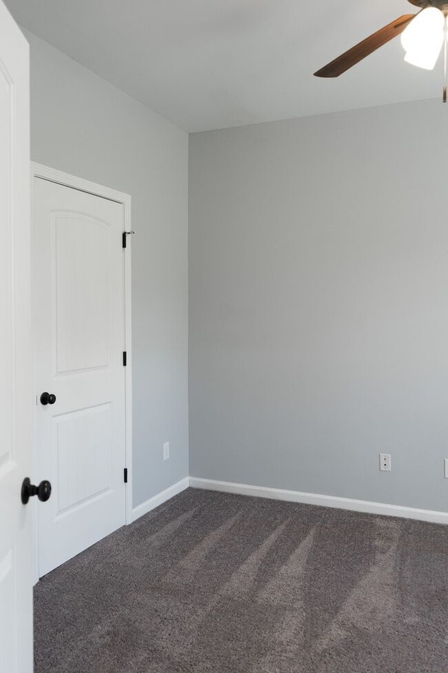 Building Photo - 2624 Leland Dr