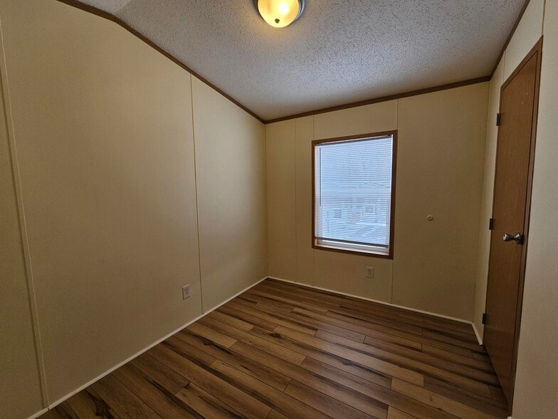 Building Photo - 32 Woodside Ln