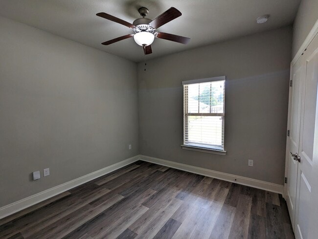 Building Photo - 2369 Belmont Dr