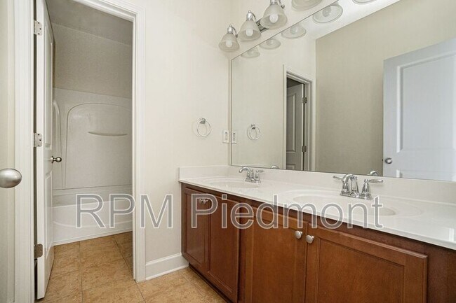 Building Photo - 2786 Birch Grove Ln SE