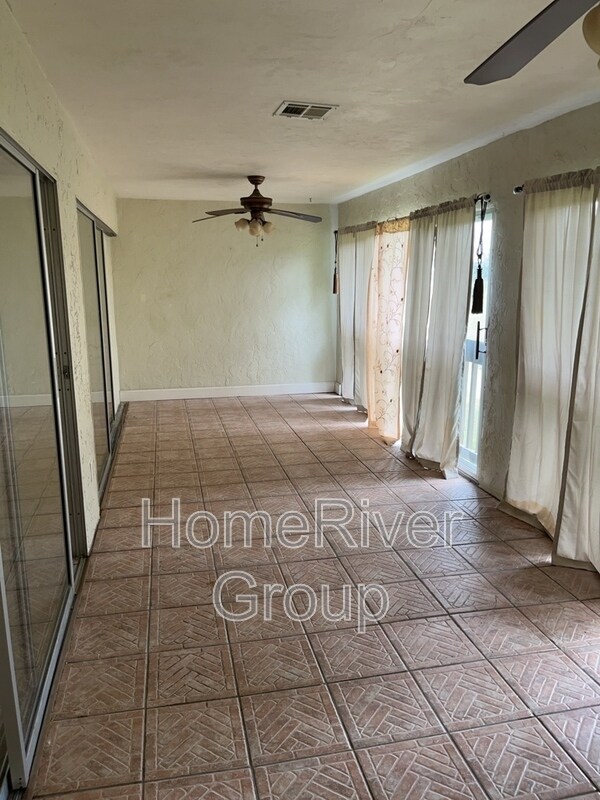 Building Photo - 1731 Golf Club Dr