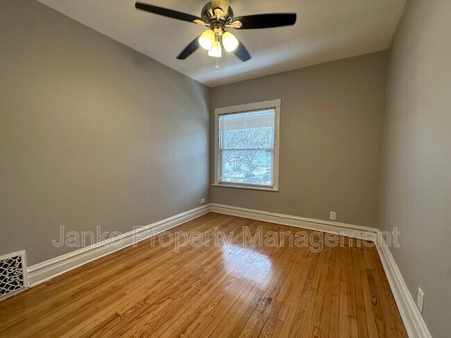 Building Photo - 856 N Mayfield Ave