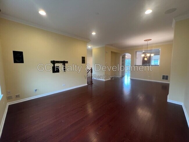 Building Photo - 1271 Evergreen Ave