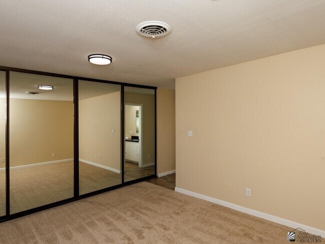 Building Photo - 12538 E Del Rico