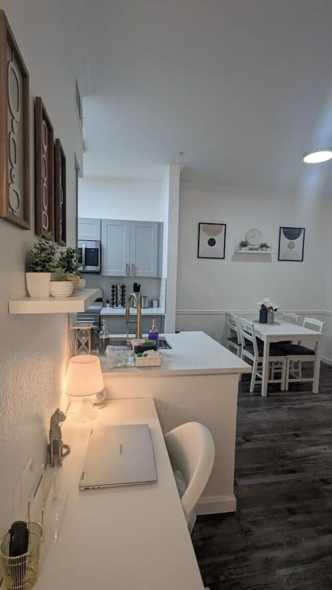 Building Photo - 2929 Kings Rd