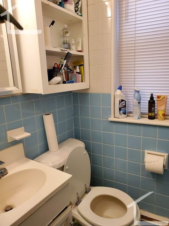 Building Photo - Great 2 Bed Close to BU and Green Line!