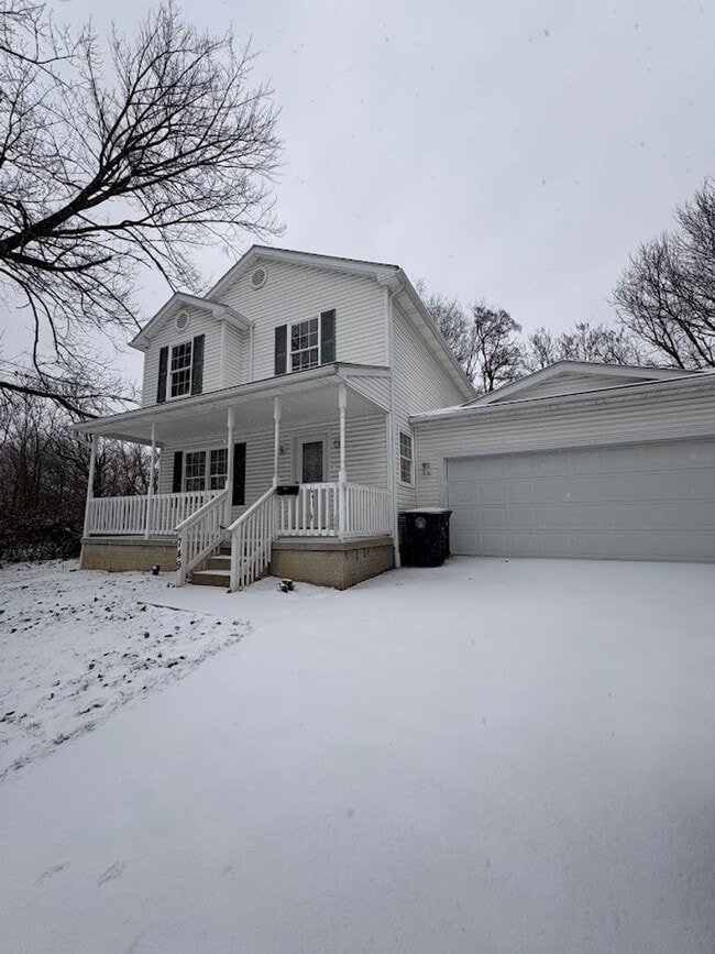 Building Photo - Three bedroom two bathroom home for rent