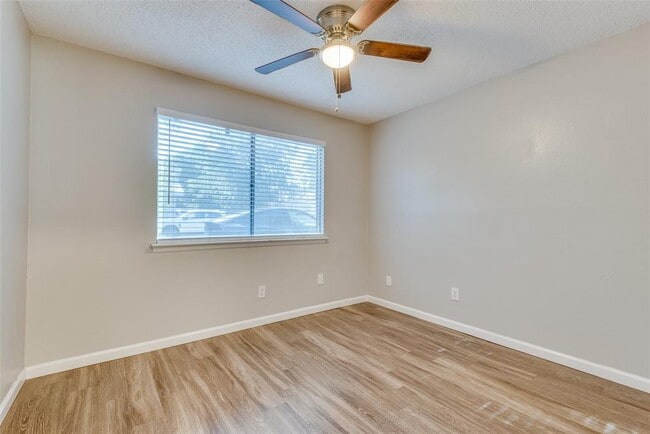 Building Photo - 206 W William Cannon Dr