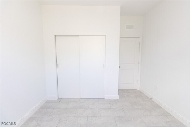 Building Photo - 1456 Rugby Cir