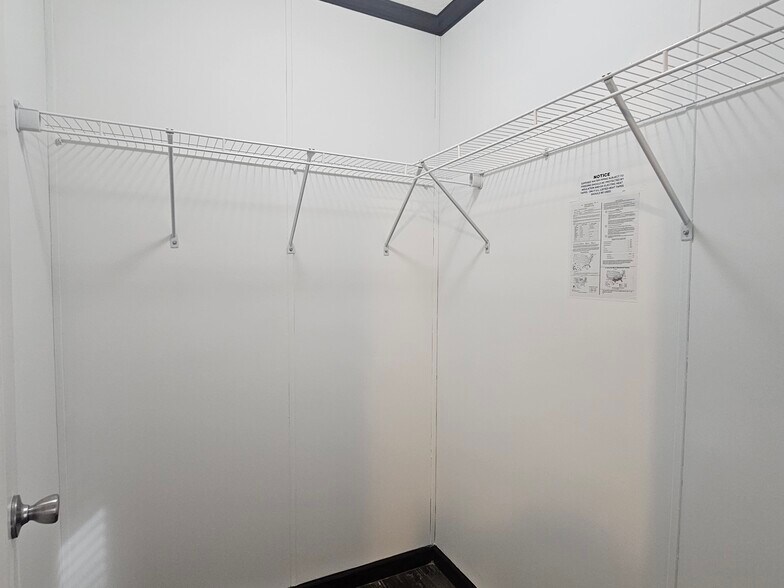 Building Photo - 333 E Lakewood Blvd