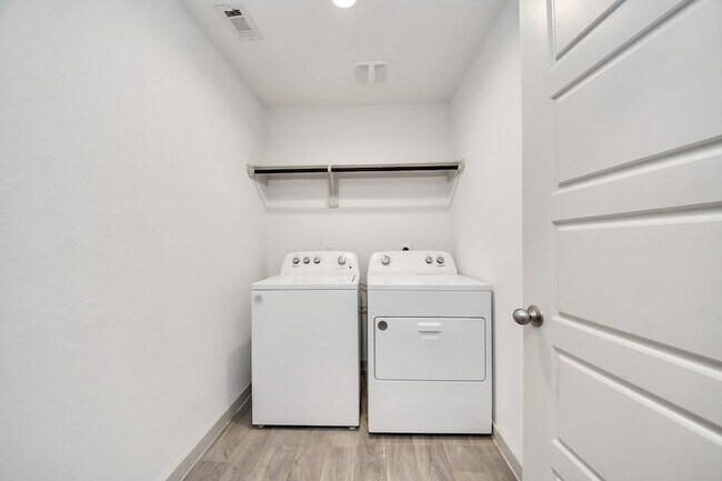 Building Photo - 7803 Golden Rubia Ln