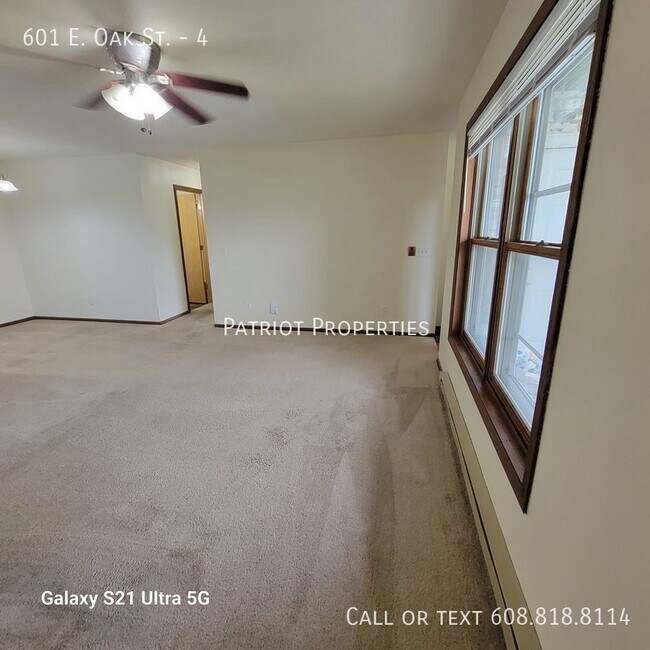 Building Photo - 601 E Oak St