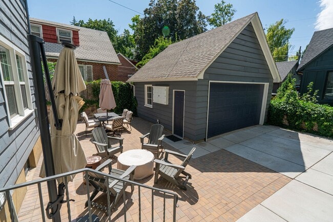 Building Photo - Charming 4 Bed, 2/5 Bath East Bench House