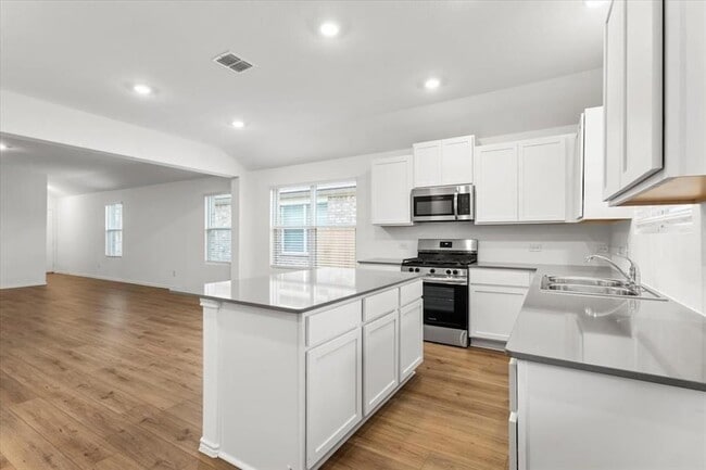 Building Photo - 487 Alamito Ave