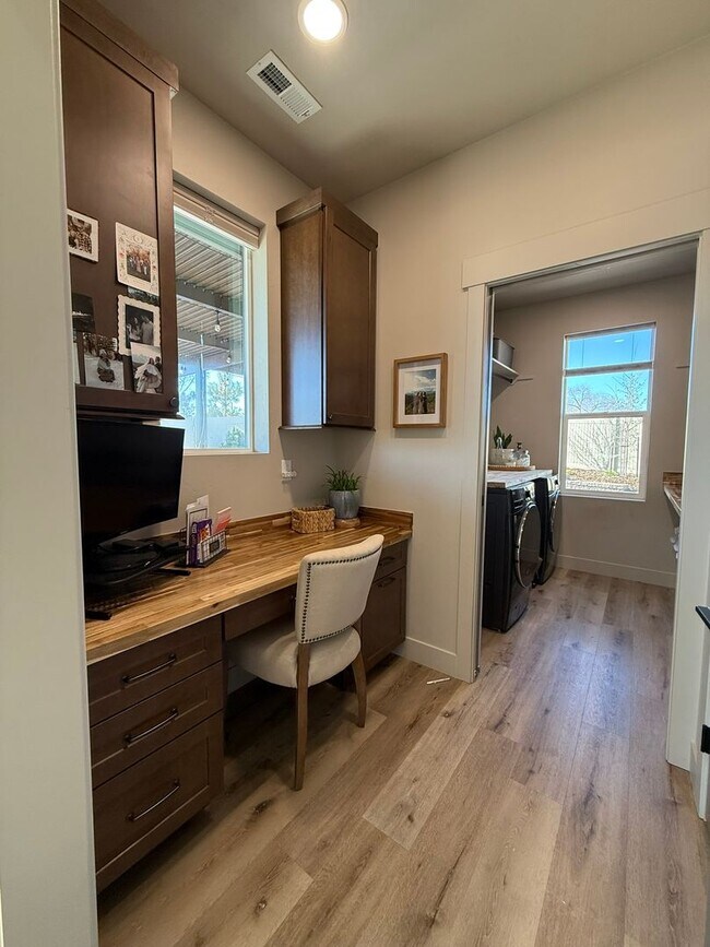 Building Photo - Your Private Oasis Awaits: Spacious 4BR Home with Premium Amenities