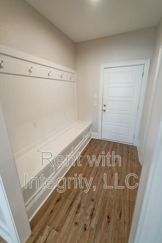 Building Photo - 3831 Arbor Dr