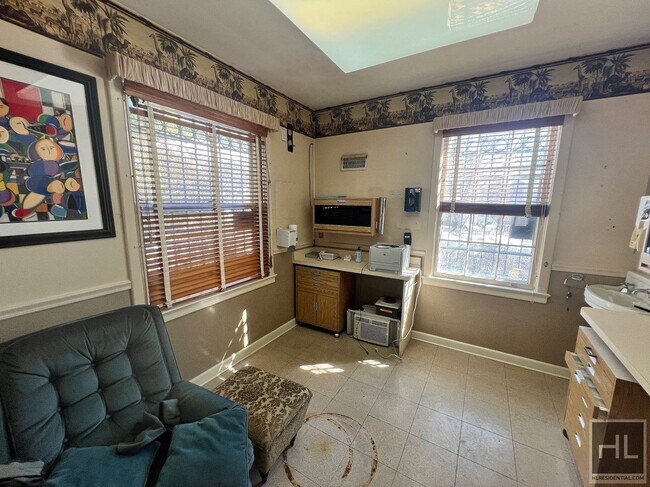 Building Photo - Medical Office available in New Dorp!