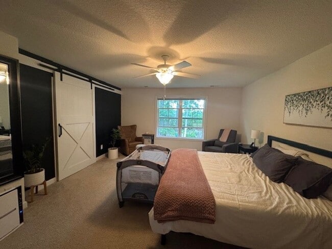 Building Photo - Adorable duplex condo in Red Mill.