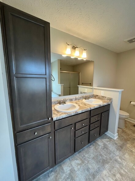 Building Photo - 17200 OH-739