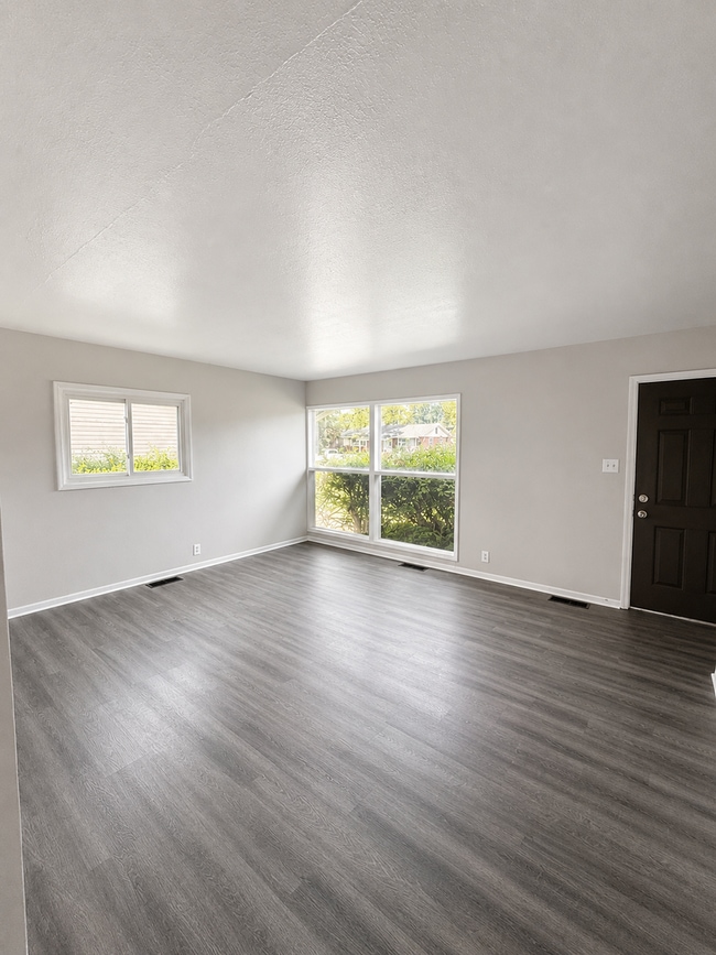 Building Photo - 1118 Ebeling Dr