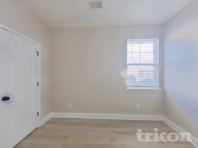 Building Photo - 338 Bronze Dr