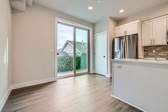 Building Photo - New Construction!  Spacious Modern Townhome in Edmonds.
