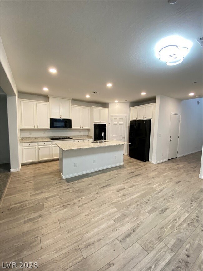 Building Photo - 3176 Fern Nook Ave