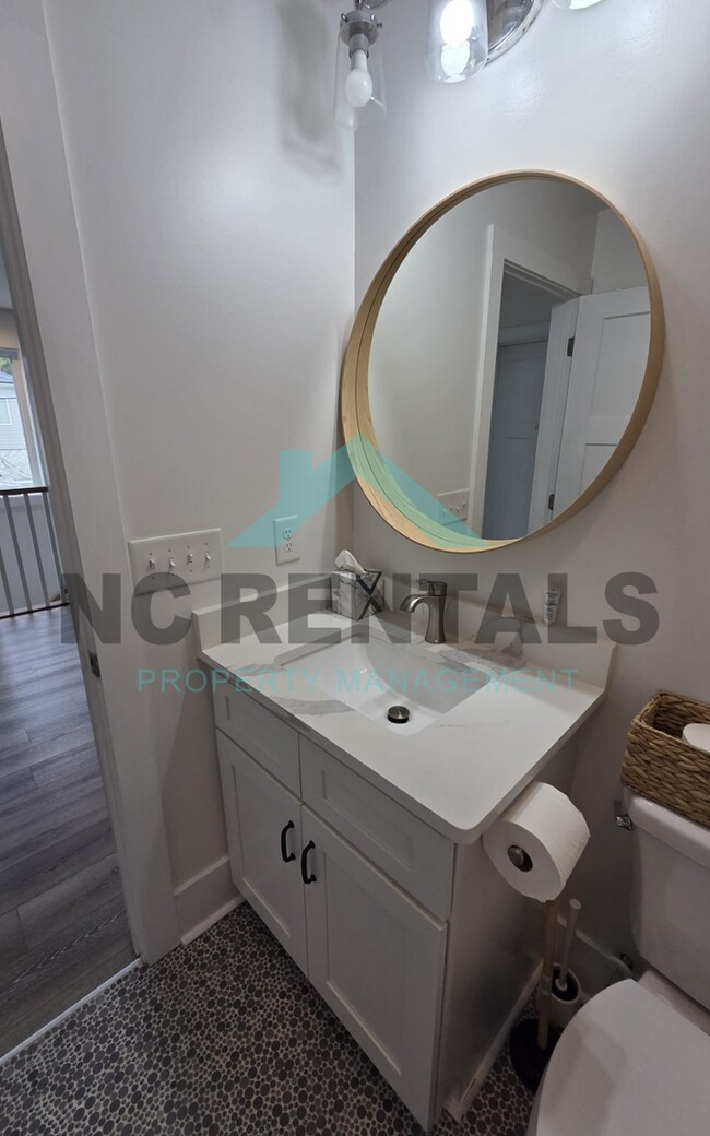 Building Photo - 1501 E Jones St