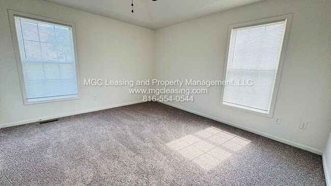 Building Photo - Creekwood Park Townhomes — Reduced rent + claim your choice of a brand-new 55" TV or a $250 Amazo...