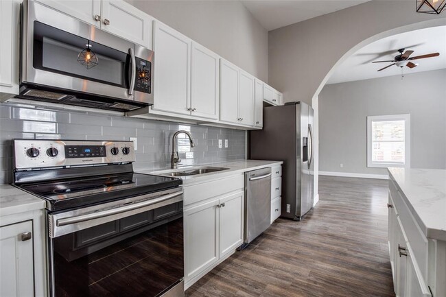 Building Photo - 5201 Eastside Ave