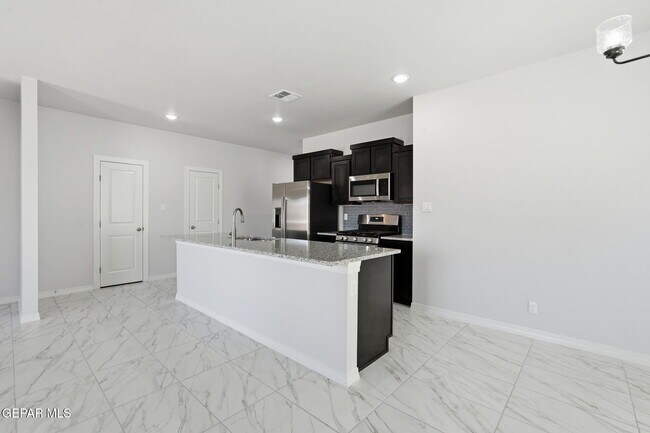 Building Photo - 909 Larkhall Pl