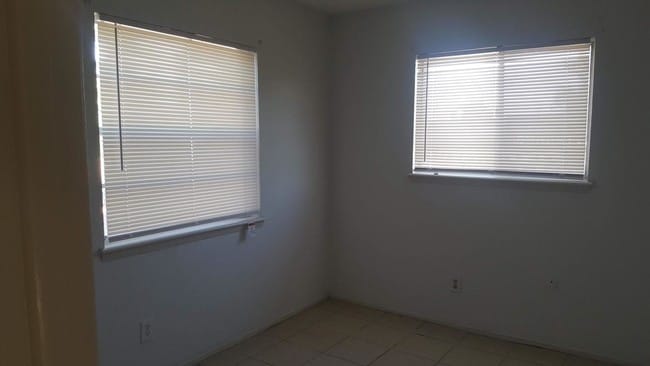 Building Photo - 10109 Kirwood St