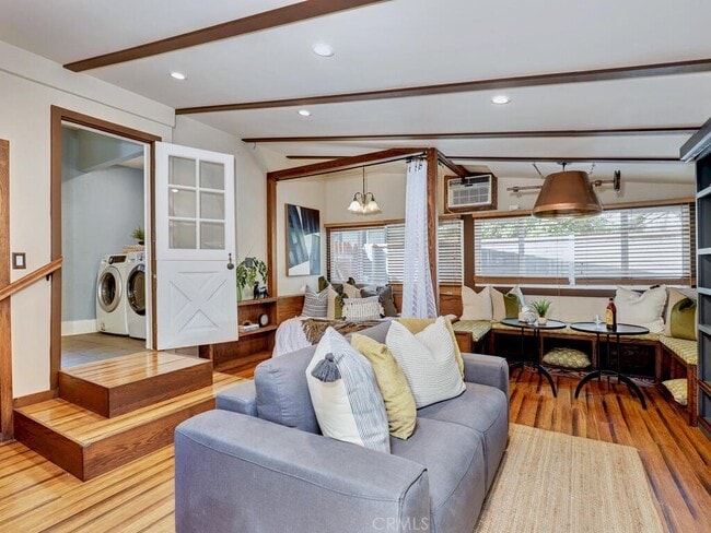 Building Photo - 229 Jacaranda Pl