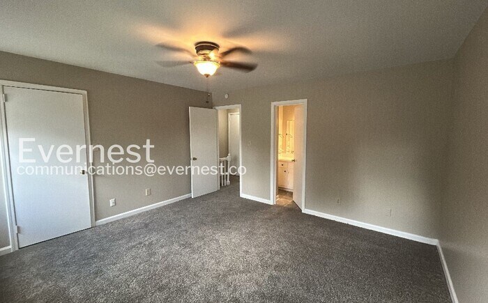 Building Photo - 2445 Hampstead Dr