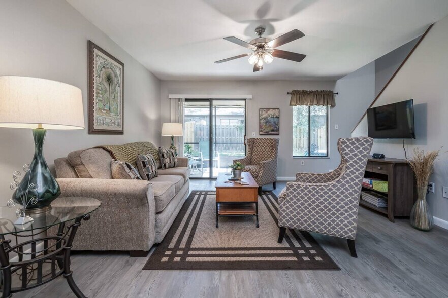 Building Photo - 2300 SW 43rd St