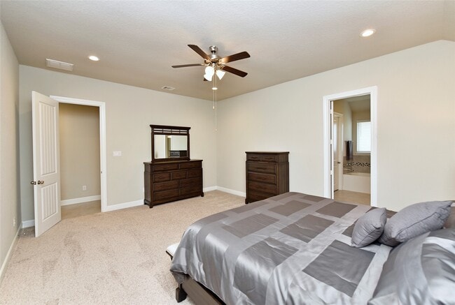 Building Photo - 5835 Euclid Loop