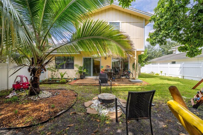 Building Photo - 10600 La Placida Dr