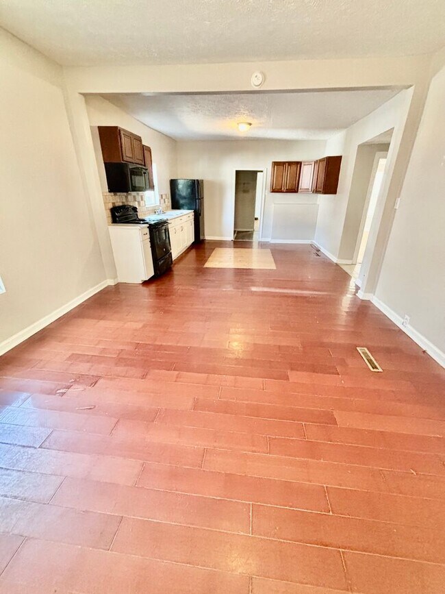 Building Photo - Beautiful Home In Kenwick with Potential 4th Bedroom!