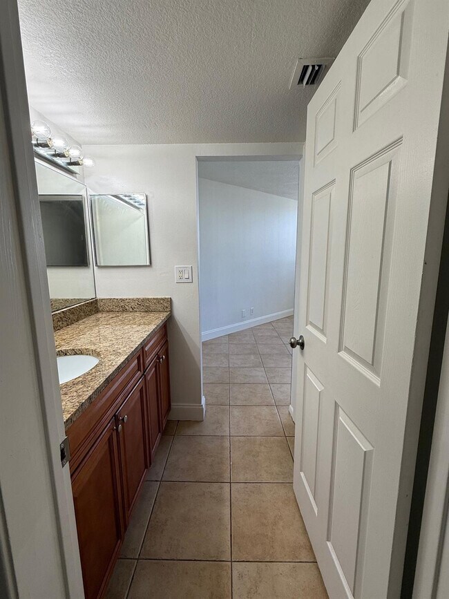 Building Photo - 1850 N Congress Ave