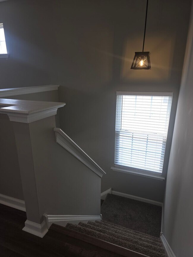 Building Photo - End Unit Townhouse in Brennan Estates- 2 Bedrooms with a bonus space