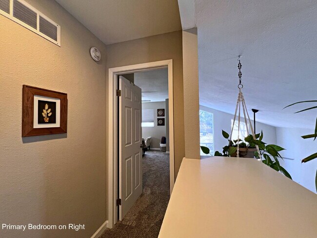 Building Photo - "Charming 2-Bed Townhouse Retreat on East Florida Ave with Spacious 1170 Sq Ft Layout!"