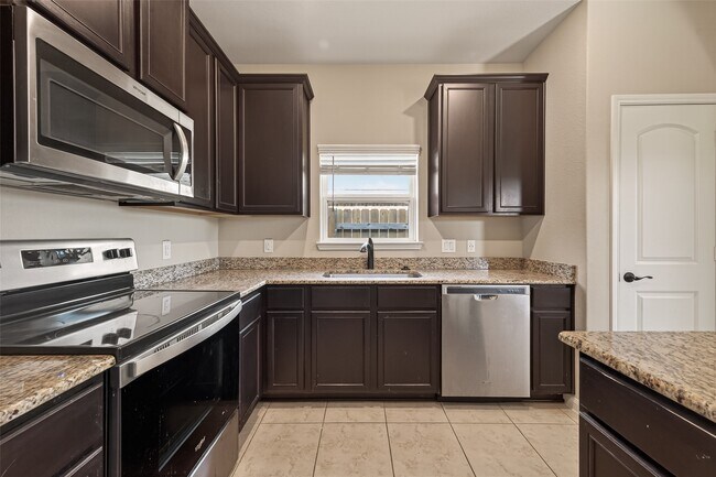 Building Photo - 21218 Echo Manor Dr