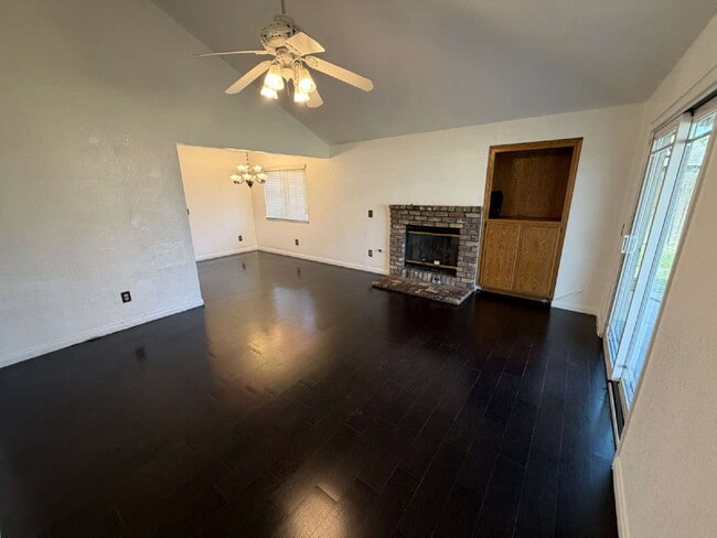 Building Photo - Spacious Single-Story Home with Large Yard & Classic Charm