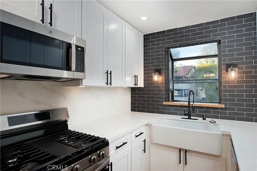 Building Photo - 18028 Saratoga Way