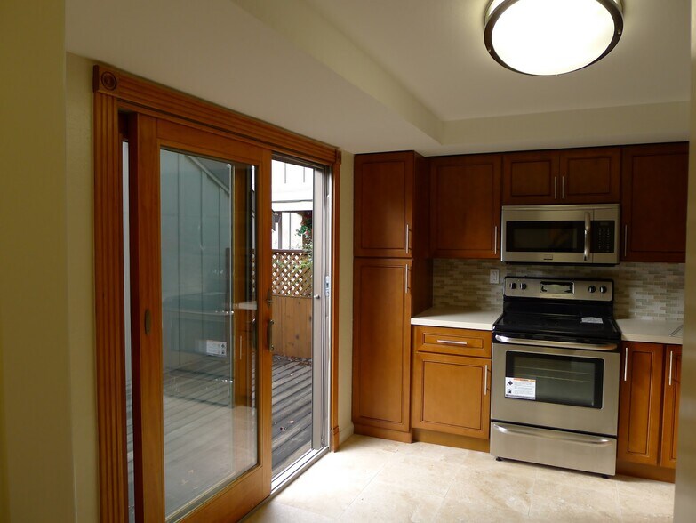 Building Photo - 2 Sheldrake Ct