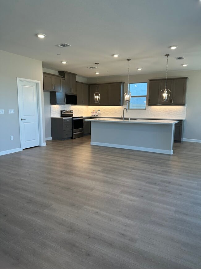 Building Photo - 2055 Woolem Pl