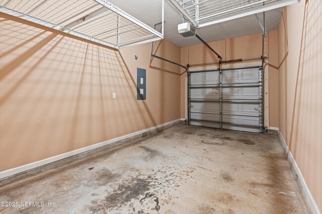 Building Photo - 7043 Deer Lodge Cir